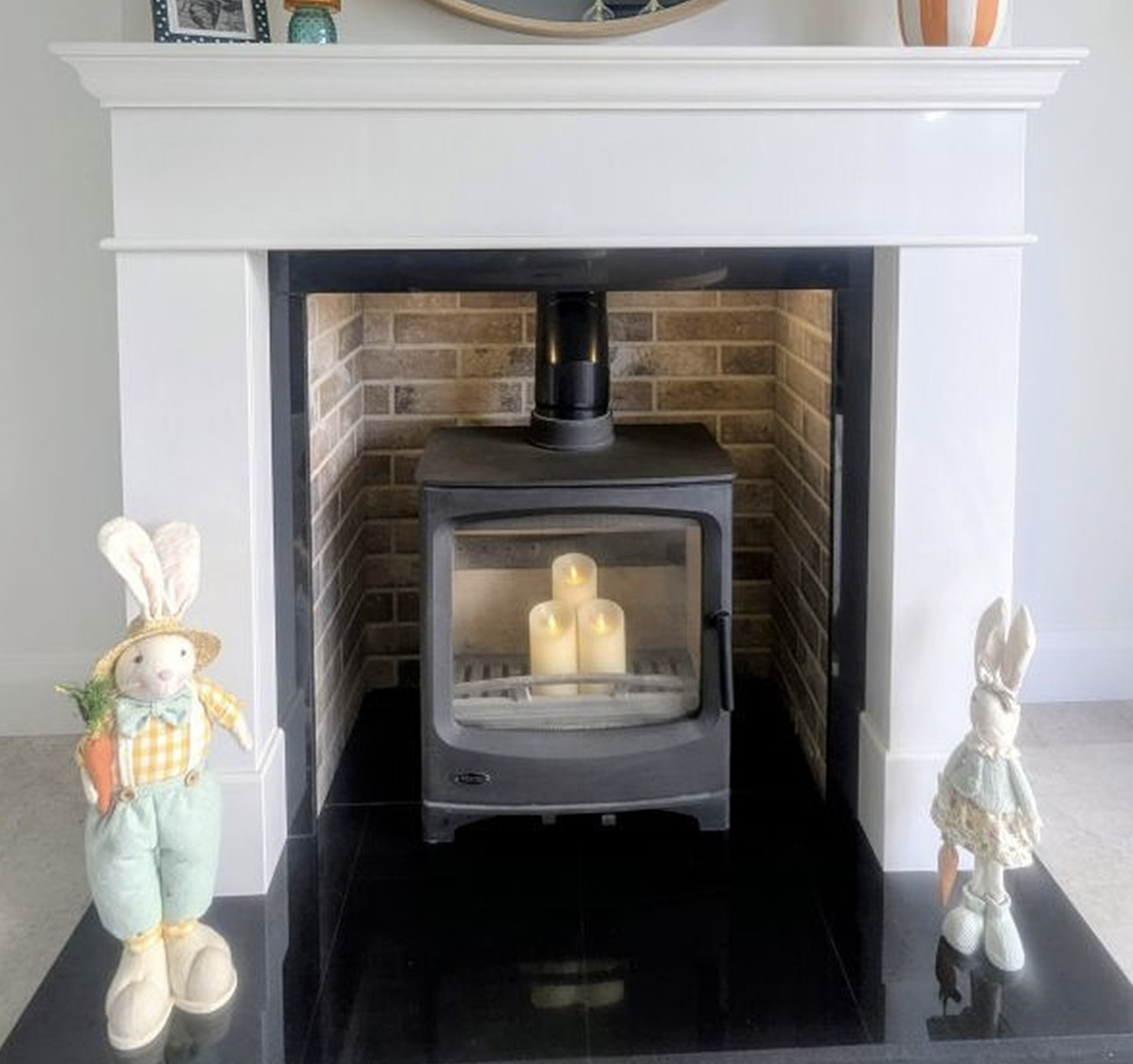 White mantel alcove with brick interior